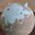 Décor mini globe en liège avec carte du monde